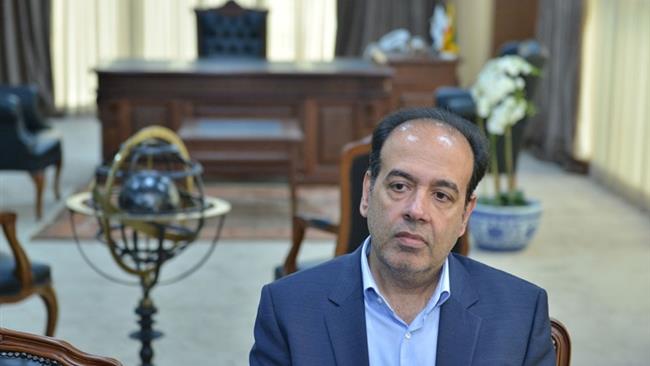 محسن جلالپور در سومین نشست شورای روسای اتاق های کشور در شیراز نکات سه گانه ای در مورد اقتصاد مقاومتی بیان کرد.