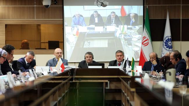 همایش تجاری ایران و لهستان با حضور معاون وزیر انرژی لهستان در راس یک هیات تجاری از 20 شرکت بزرگ و معتبر نفت، گاز و انرژی از این کشور در اتاق ایران برگزار شد.