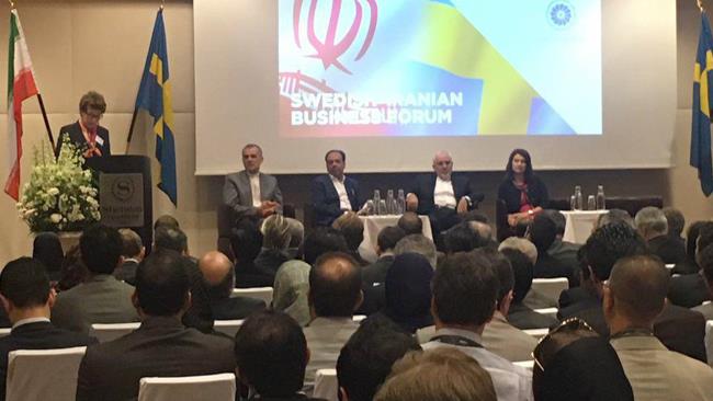 فروم اقتصادی ایران و سوئد در شهر استکهلم با حضور دکتر ظریف و مقامات سیاسی و اقتصادی کشور سوئد در حال برگزاری است.