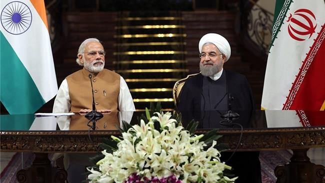 با حضور حجت الاسلام والمسلمین حسن روحانی، رئیس جمهور کشورمان، ناریندا مودی،‌ نخست وزیر هند در مجموعه سعدآباد پس از انجام دیدارهای دوجانبه 12 سند همکاری بین ایران و هند امضا شد.