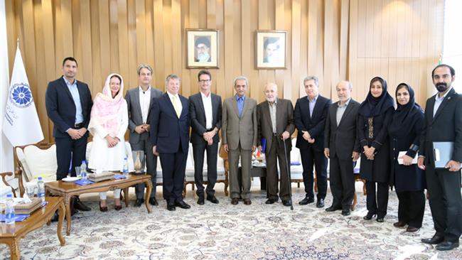 هیات 80 نفره فعالان اقتصادی لوگزامبورگ که به سرپرستی رئیس اتاق بازرگانی این کشور به تهران سفر کرده اند سه شنبه با شرکت های ایرانی دیدار و مذاکره می کنند.