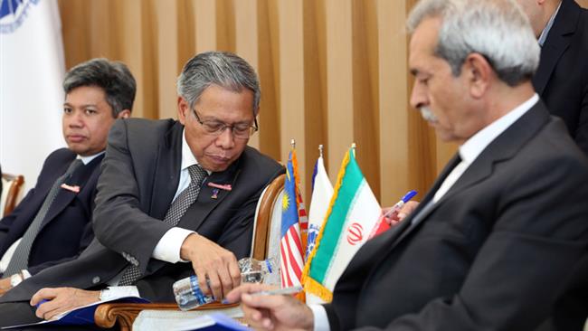 وزیر تجارت خارجی مالزی که با هیات فعالان اقتصادی ایران کشور به تهران سفر کرده است، با غلامحسین شافعی دیدار کرد.