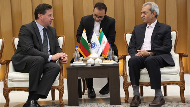 غلامحسین شافعی، رئیس اتاق ایران، در دیدار با کریستو پلنداکوف، سفیر بلغارستان در تهران، از راه اندازی اتاق مشترک ایران و بلغارستان خبر داد.