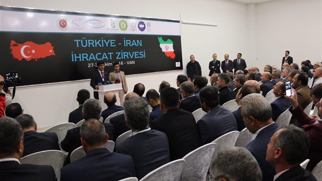 همایش تجاری  فرصت‌های صادراتی ایران در ترکیه با حضور هیات تجاری اتاق ارومیه برگزار شد و نایب رئیس اتاق ارومیه در این همایش سخنرانی کرد.