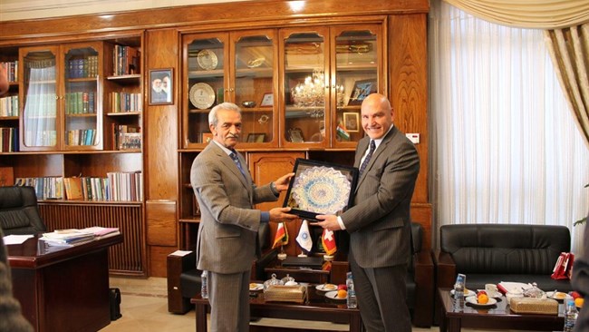 سفیر سوئیس در ایران هدف  سفر به مشهد را گشودن راه‌هایی برای ارتباطات عملی با ایران برای گسترش ارتباطات تجاری عنوان کرد.