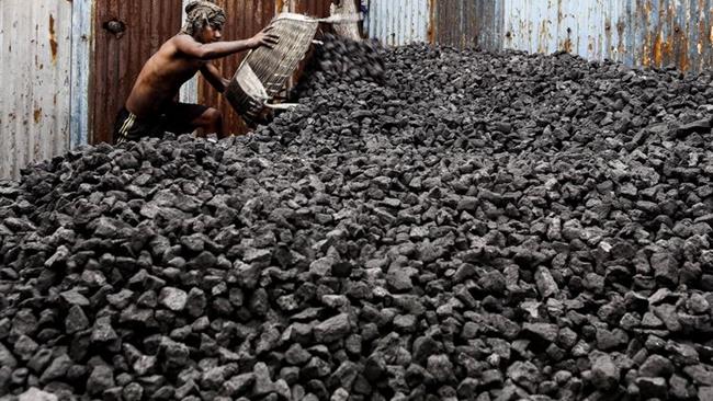 بررسی‌های پایگاه خبری اتاق ایران از گزارش‌ها در مورد وضعیت بازار زغال‌سنگ نشان می‌دهد نفت ارزان و کاهش تقاضای چین باعث بداقبالی این سوخت شده‌است.