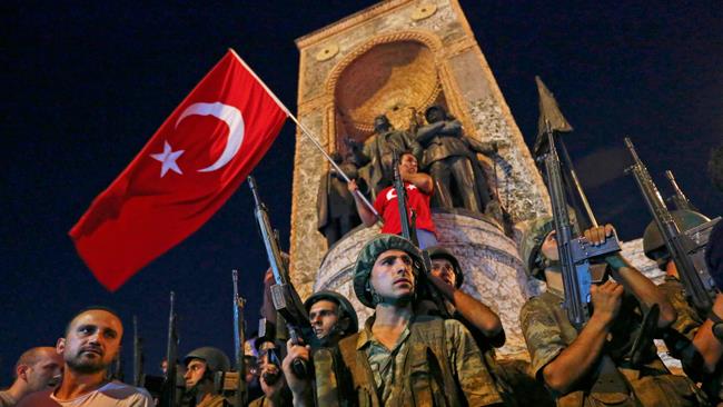 بازار نفت که با ترکیدن یک ترقه در خاورمیانه سر به فلک می‌گذارد، شب گذشته با کودتای نافرجام ترکیه افزایش قیمت موقتی را تجربه کرد.