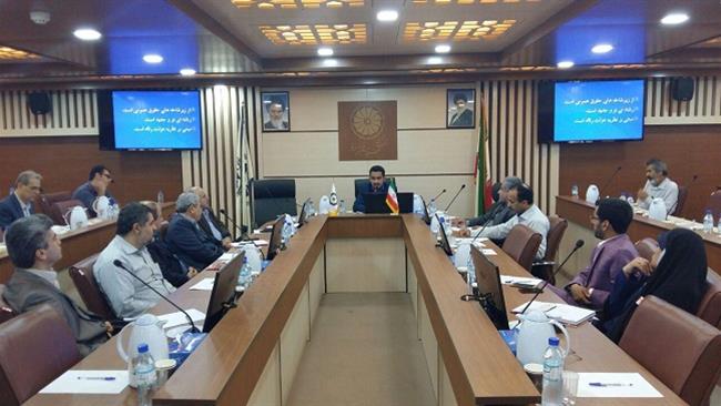 یک استاد دانشگاه در اتاق بوشهر بر اصلاح قوانین تأمین اجتماعی با مشارکت سه‌جانبه کارفرما، کارگران و حاکمیت تأکید کرد.