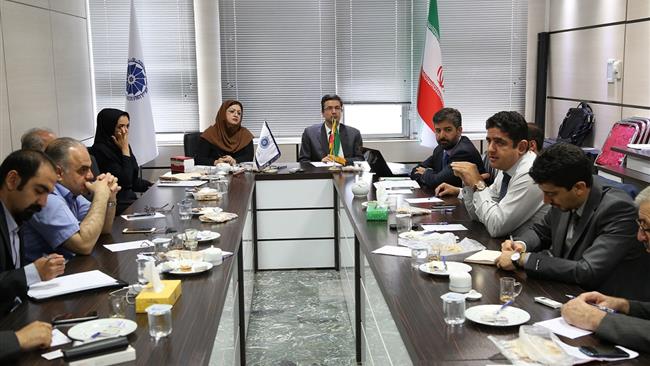 جلسه کمیسیون رقابت و خصوصی سازی اتاق ایران با بررسی هزینه های تحمیلی از طرف نهادهای نظارتی، استاندارد بر تولید کنندگان و انحصاری بودن بازار برای چند شرکت سرمایه گذاری، تشکیل شد.