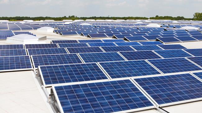وزارت نیروی ایران و اتحادیه فتوولتائیک انگلیس قرارداد ساخت یک مجتمع برق خورشیدی و یک کارخانه پانل های خورشیدی امضا کردند.