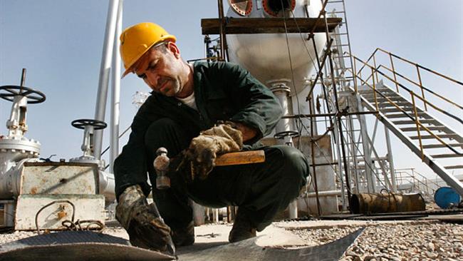 کمیسیون صنایع اتاق ایران در گزارشی با عنوان «اقتصاد مقاومتی و تولید» به سازوکار لازم است برای تحقق سیاست های اقتصاد مقاومتی و نجات اقتصاد کشور پرداخته است.
