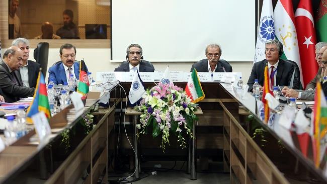 اولین نشست شرکت‌های بخش‌های دولتی و خصوصی انرژی و پتروشیمی اکو در اتاق ایران آغاز به کار کرد.