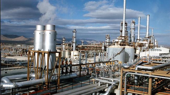 وزیر نفت با بیان اینکه برنامه ریزی برای صادرات LNG ایران به اروپا آغاز شد، گفت: صادرات محصولات پتروشیمی معاف از مالیات شده است.