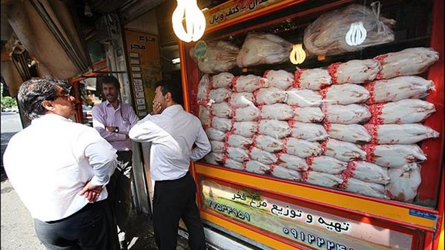 رئیس اتحادیه پرنده و ماهی، افزایش قیمت مرغ به ۸۰۰۰ تومان را تکذیب کرد و گفت: امروز قیمت مرغ در بازار به ۷۴۰۰ تومان رسید.