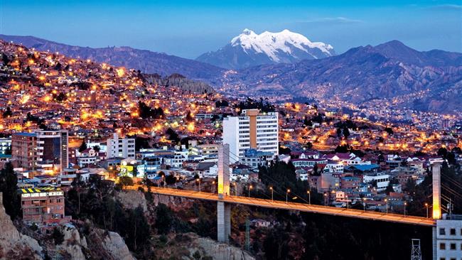 کشور بولیوی به منظور حفظ رشد اقتصادی، همچنان درصدد کاهش فقر بوده و دسترسی یه خدمات اولیه را بهبود می بخشد. دولت بولیوی برنامه ملی توسعه اقتصادی اجتماعی 2020-2016 را تصویب کرده است. ب
