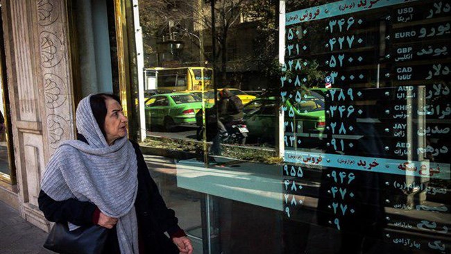 گزارش مرکز پژوهش‌های مجلس از بازار ارز طی سه ماه گذشته نشان می‌دهد که در این مدت قیمت دلار 15 درصد افزایش را تجربه کرده است. در این مدت یورو در بازار آزاد ایران 7.1 درصد افزایش قیمت را تجربه کرده است.