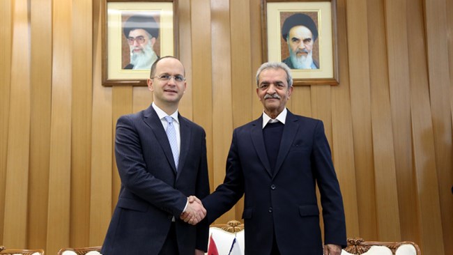 غلامحسین شافعی رئیس اتاق ایران و دیتمیر بوشاتی وزیرامورخارجه آلبانی، در اتاق ایران در خصوص توسعه مناسبات اقتصادی گفتگو کردند.