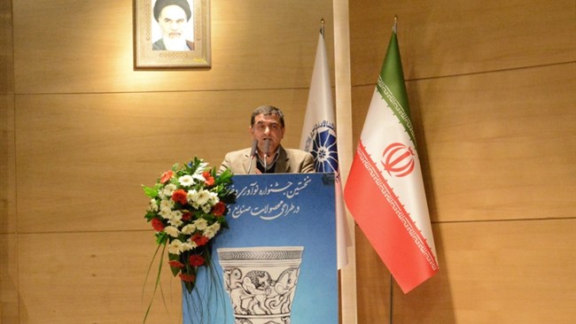 جمال رازقی رئیس اتاق شیراز معتقد است گشایش‌هایی که به واسطه برجام به وجود آمده، در ارتقای صادرات صنایع دستی موثر خواهد بود.