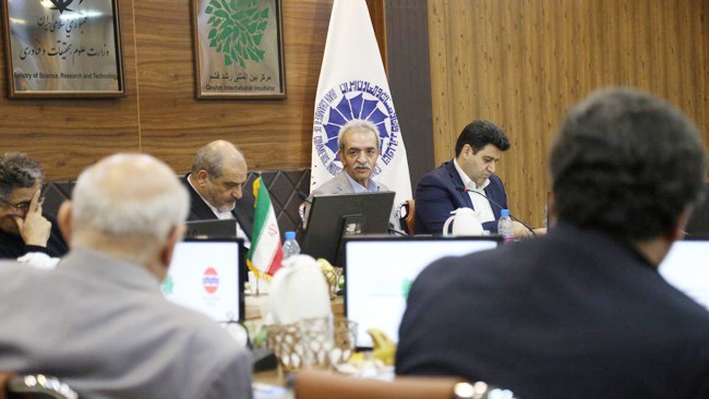 غلامحسین شافعی، رئیس اتاق ایران در نشست با مدیرعامل منطقه آزاد قشم، ضمن انتقاد از افزایش تعداد مناطق آزاد و ویژه اقتصادی، خواستار بازگشت سیاست های مناطق آزاد بر محور اصلی خود شد.