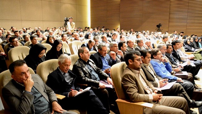 اولین همایش استانی گیاهان داوریی با حضور فعالان حوزه کشاورزی و گیاهان دارویی در اتاق شیراز برگزار شد.