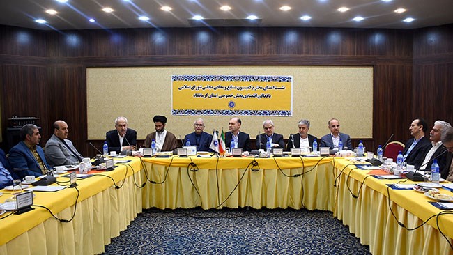 اعضای کمیسیون صنایع و معادن مجلس شورای اسلامی، طی سفر به کرمانشاه، نشست مشترکی را با فعالان اقتصادی این استان برگزار کردند.