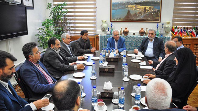 رئیس و هیات نمایندگان اتاق بازرگانی، صنایع، معادن و کشاورزی اصفهان با شهردار جدید این شهر دیدار کردند.