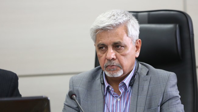 خسرو فروغان، عضو هیات رئیسه اتاق شیراز معتقد است طرح ادغام اتحادیه بافندگان فرش و ساعت نیازمند بازنگری است.