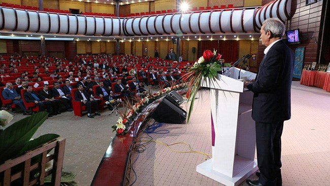 غلامحسین شافعی رئیس اتاق ایران در همایش روز ملی استاندارد در مشهد از ضرورت تسریع در اجرایی شدن قانون جدید استاندارد سخن گفت.