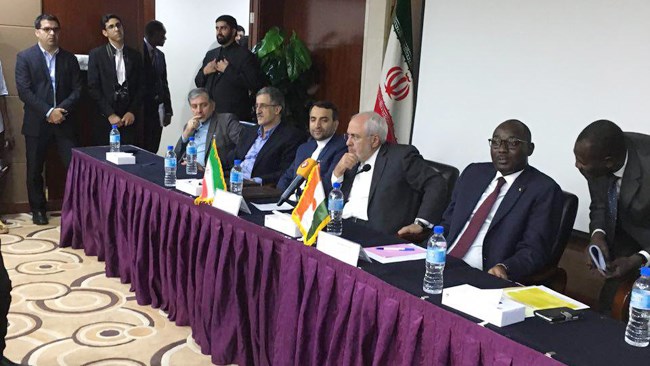 هیات تجاری اتاق ایران که به سرپرستی مسعود خوانساری و به همراه محمدجواد ظریف، وزیر خارجه، به آفریقا سفرکرده، بعدازظهر پنج‌شنبه وارد نیامی پایتخت نیجر شد.