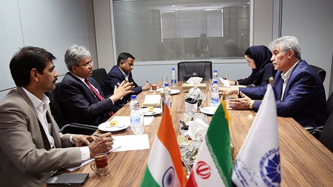 سفیر هند همراه رایزن و سرکنسول بازرگانی این کشور  با معاون بین‌الملل اتاق ایران دیدار کرد.