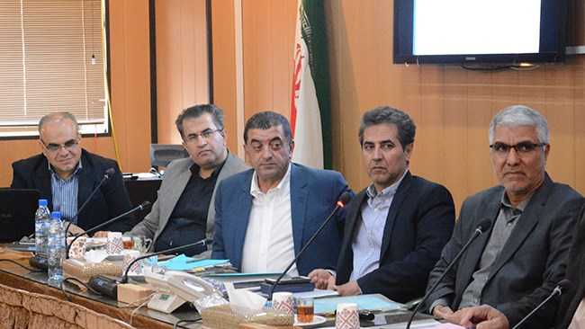 رئیس اتاق شیراز می گوید برای جلوگیری از فرار مالیاتی، با سازمان امور مالیاتی همگام و همراه هستیم اما سازمان امور مالیاتی نباید شرایط را برای تولیدکنندگان سخت‌تر نکند.