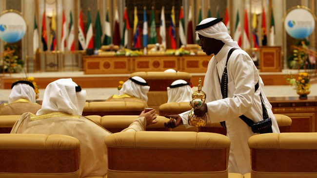 پیش از بروز بحران قطر، کشورهای عربستان، قطر، امارات و کویت یک ائتلاف قدرتمند را در داخل اوپک شکل داده بودند، اما اکنون درحالی‌که این ائتلاف در خطر فروپاشی قرار گرفته است، یک ائتلاف دیگر با حضور دو کشور ایران و عراق در حال شکل‌گیری است.