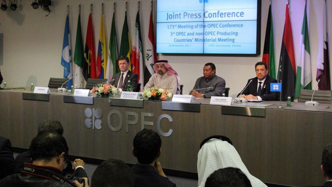 کشورهای عضو اوپک و 10 کشور غیر عضو این سازمان، در پایان صد و هفتاد و سومین نشست اوپک با صدور بیانیه همکاری، توافق قبلی کاهش عرضه نفت را تا پایان سال 2018 تمدید کردند.