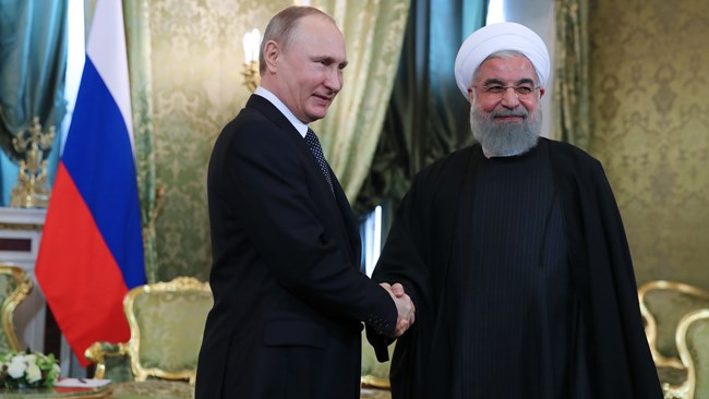 حسن روحانی و ولادیمیر پوتین با انتشار بیانیه ای مشترک بر تحقق کامل «نقشه راه اجرای پروژه های همکاری ایران و روسیه در زمینه تجاری و صنعتی برای سال های ۲۰۱۶ لغایت ۲۰۲۰ میلادی» تاکید کرده اند.