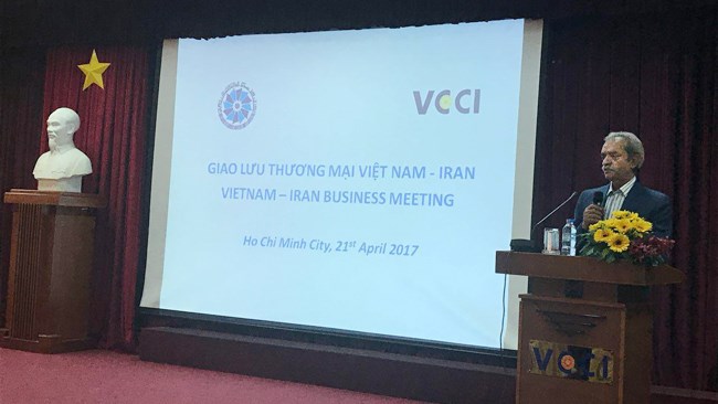 غلامحسین شافعی رئیس اتاق ایران در همایش ایران و ویتنام اعلام کرد: موقعیت ممتاز و امتیازات جغرافیایی ایران و ویتنام، موضوع سرمایه‌گذاری مشترک در ایران و ویتنام را توجیه‌پذیر می‌کند.