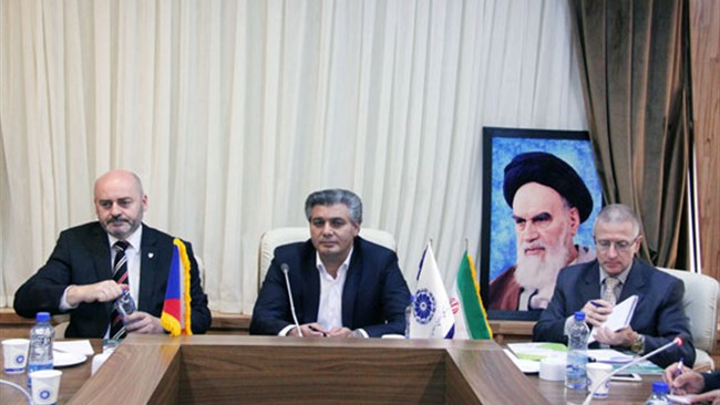 سفیر جمهوری چک در ایران به اتاق خرم آباد رفت و با فعالان اقتصادی استان گفتگو کرد.