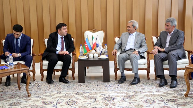 سفیر آذربایجان در تهران، با غلامحسین شافعی گفت‌وگو کرد؛ به گفته حسین‌اف، دولت آذربایجان تا 500 میلیون دلار آمادگی دارد در راه‌آهن رشت-آستارا سرمایه‌گذاری کند. همچنین مرزهای ایران و آذربایجان بتواند 24 ساعته به تجار خدمات ارائه دهد.