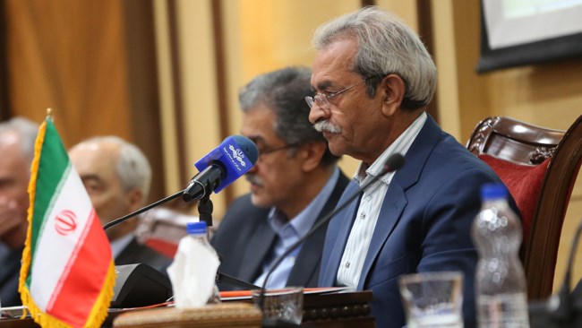 رئیس پارلمان بخش خصوصی کشور در بیست و چهارمین نشست هیات نمایندگان اتاق ایران، ضمن تبریک پیروزی حسن روحانی در انتخابات ریاست جمهوری، مطالبات بخش‌خصوصی از دولت دوازدهم را مطرح کرد.