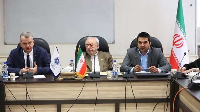 اسد‌الله عسگراولادی رئیس اتاق مشترک ایران و روسیه از روابط اندک تجاری ایران و روسیه نسبت به سایر همسایگان ایران، انتقاد کرد.