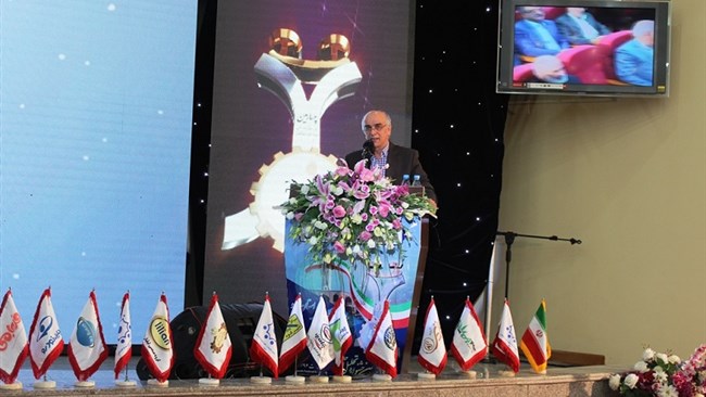 رئیس اتاق یزد در چهارمین جشنواره تجلیل از حامیان حقوق مصرف‌کنندگان استان، بر ضروریت رونق تولید، ضمن رعایت حقوق کننده تاکید کرد.