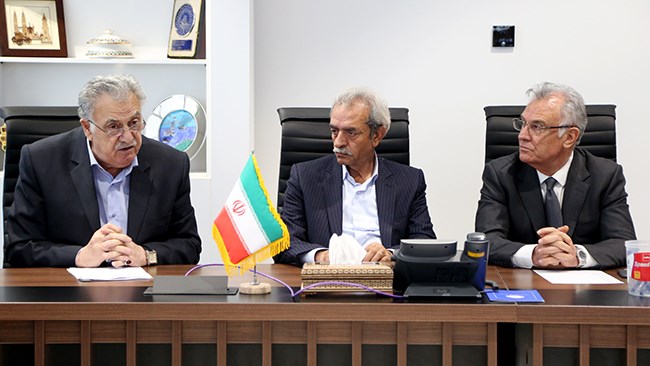 اعضای کمیسیون گردشگری اتاق ایران در دیدار با رئیس پارلمان بخش‌خصوصی و نایب‌رئیس اتاق ایران گزارشی از عملکرد فعالیت‌های خود ارائه دادند.
