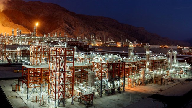 قرارداد صادرات گاز ایران به عراق که از سال ۱۳۹۰ روی کاغذ مانده بود، سرانجام در شامگاه شب گذشته به وقوع پیوست و صادرات گاز از ایران به عراق به صورت آزمایشی آغاز شد.