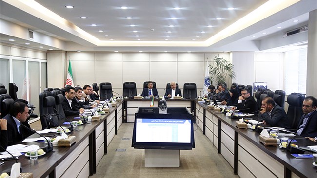 بررسی وضعیت 5 شاخص کسب و کار در ایران از سوی 5 اتاق بزرگ کشور آغاز شده است. اتاق تهران اولین گزارش را در زمینه بررسی وضعیت تجارت فرامرزی ارائه داد.