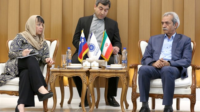 سفیر اسلوونی در ایران امروز با رئیس پارلمان بخش خصوصی کشور دیدار کرد و در مورد راه‌های گسترش همکاری‌های اقتصادی دو کشور سخن گفت.