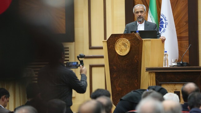 محمد نهاوندیان رئیس دفتر رئیس‌جمهور در جشن تولید ملی شکر به میزبانی اتاق ایران به سخنرانی پرداخت.