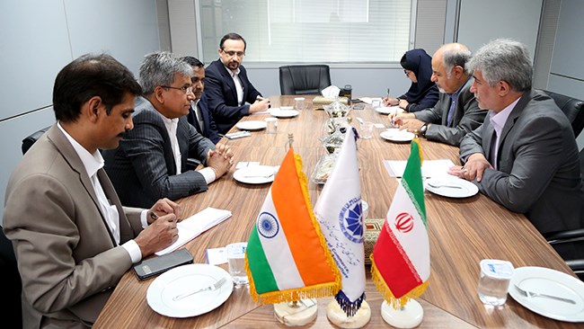 سفیر هندوستان در ایران با معاون بین‌الملل اتاق ایران در محل این اتاق دیدار کرد.