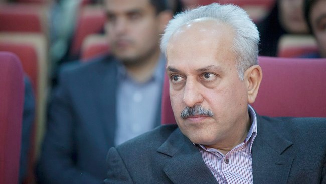 رئیس اتاق کرمانشاه معتقد است بخش قابل توجهی از بروکراسی اداری موجود در کشور ناشی از امور نرم‌افزاری است.