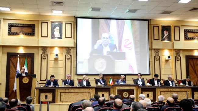 غلامحسین شافعی رئیس اتاق ایران در نشست هیات نمایندگان از وزرایی که رای اعتماد گرفتند خواست تا دولت را چابک، سبک و کم‌هزینه کنند.