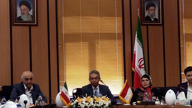 سفیر اندونزی در نشست مشترک با فعالان اقتصادی استان یزد بر افزایش مبادلات ایران و اندونزی تأکید کرد.