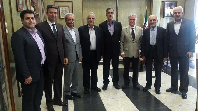 غلامحسین شافعی رئیس اتاق ایران به همراه اعضای هیات‌رئیسه به دیدار مسعود کرباسیان وزیر امور اقتصادی و دارایی رفتند.